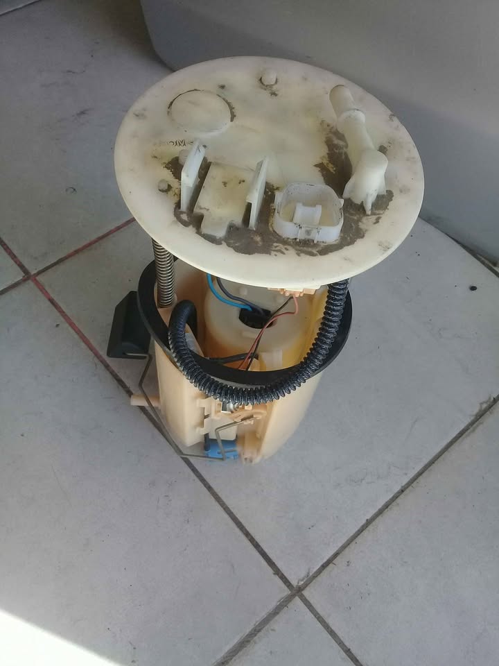 Mitsubishi Outlander Fuel Pump - Private Seller Mitsubishi Outlander Fuel Pump - Private Seller