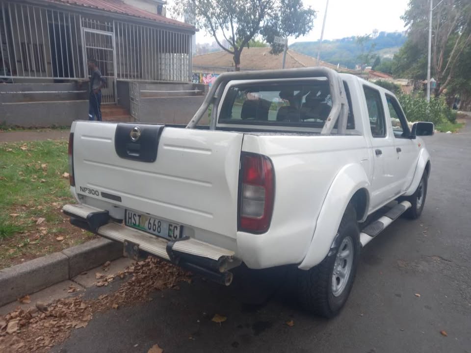2016 Nissan NP300 Double Cab. Hadbody 2.4 Petrol Manual 4X4, White Color  Mileage