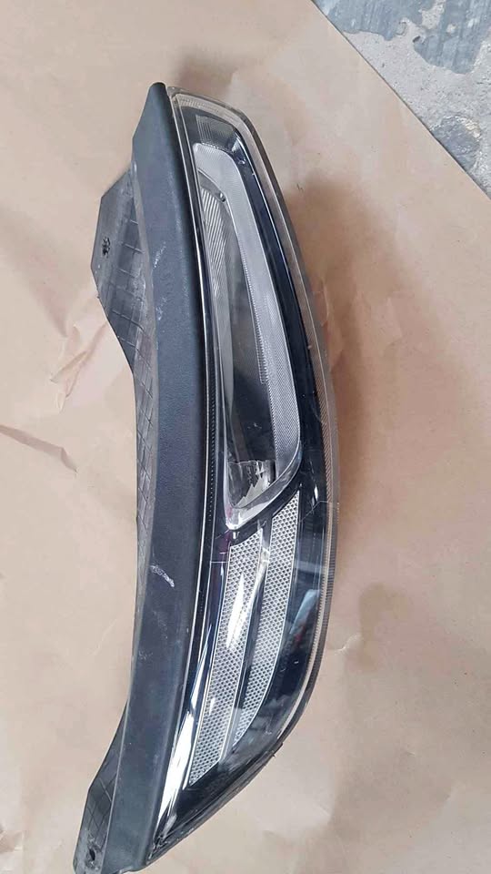Hyundai venue headlamp right - Private Seller Hyundai venue headlamp right - Private Seller