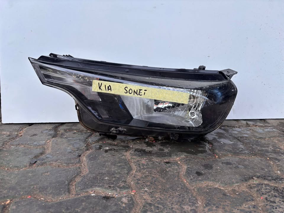 Kia Sonet Headlight - Private Seller Kia Sonet Headlight - Private Seller