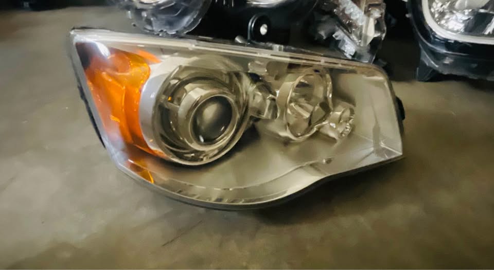 Chrysler Grand Voyager headlight 2008/16 - Private Seller