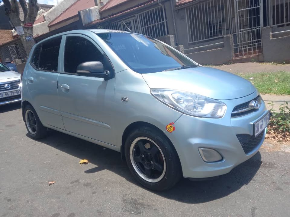 2014 Hyndai i10 Hatchback Engine Capacity 1.2 petrol Manual Transmission  Blue Color