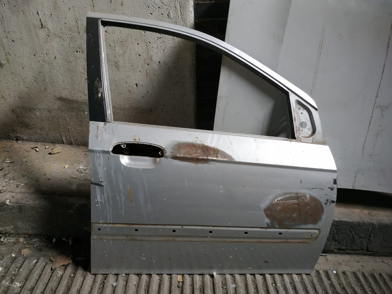 Hyundai Getz Right front door shell for sale - Private Seller