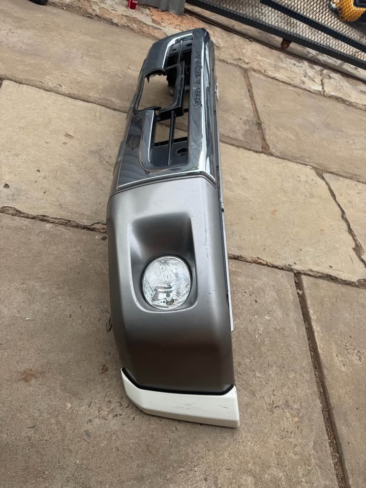 Toyota Land Cruiser Front Bumper - Private Seller Toyota Land Cruiser Front Bumper - Private Seller