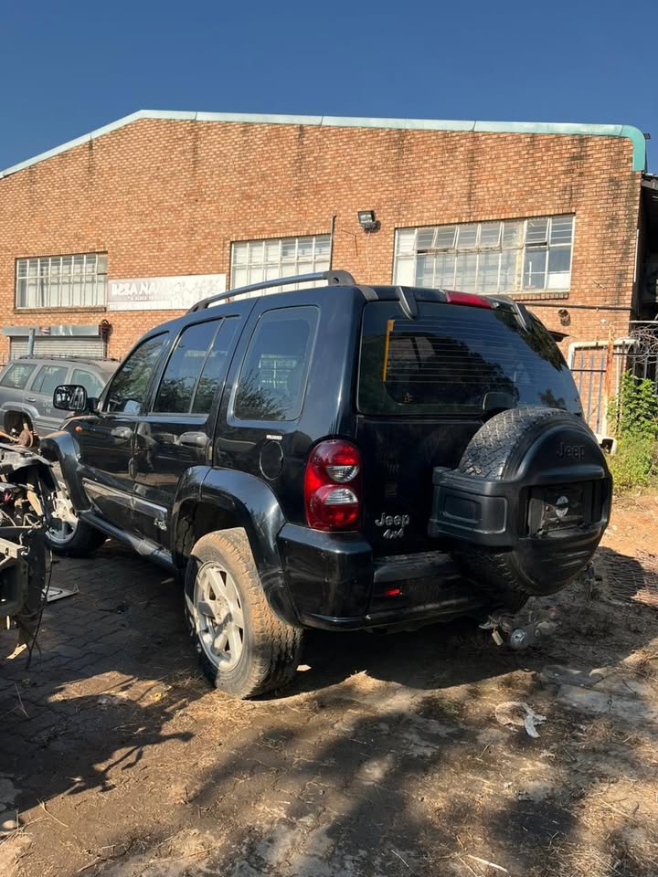 JEEP CHEROKEE 3.7 KJ NOW STRIPPING - Private Seller JEEP CHEROKEE 3.7 KJ NOW STRIPPING - Private Seller