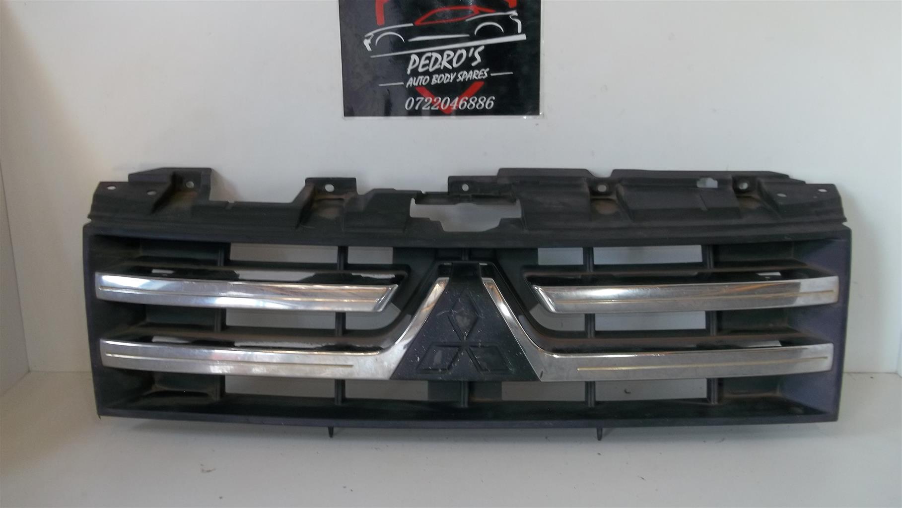 Mitsubishi Pajero grille - Private Seller Mitsubishi Pajero grille - Private Seller