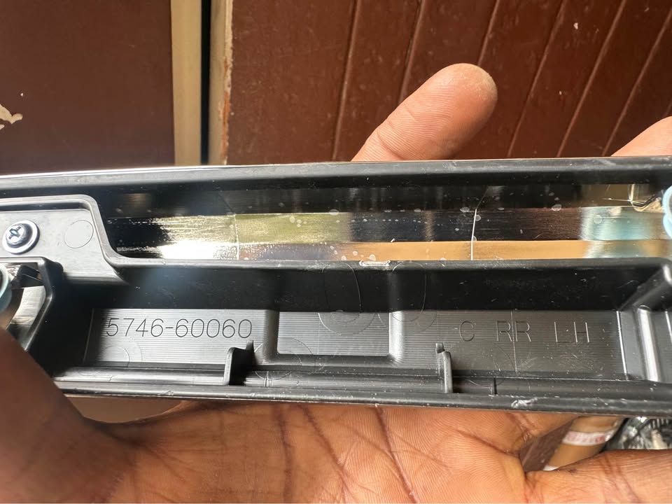 Toyota Land Cruiser 200 - Rear Left Door Molding - Private Seller Toyota Land Cruiser 200 - Rear Left Door Molding - Private Seller