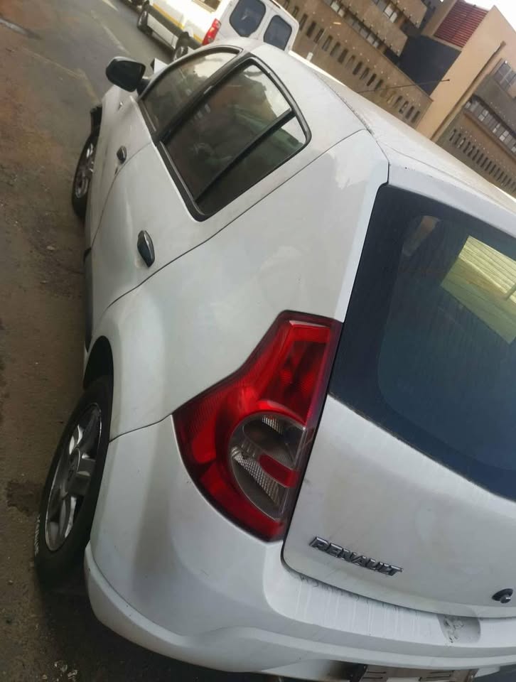 Renault sandero 2012 1.6 stripping for spares - Private Seller Renault sandero 2012 1.6 stripping for spares - Private Seller
