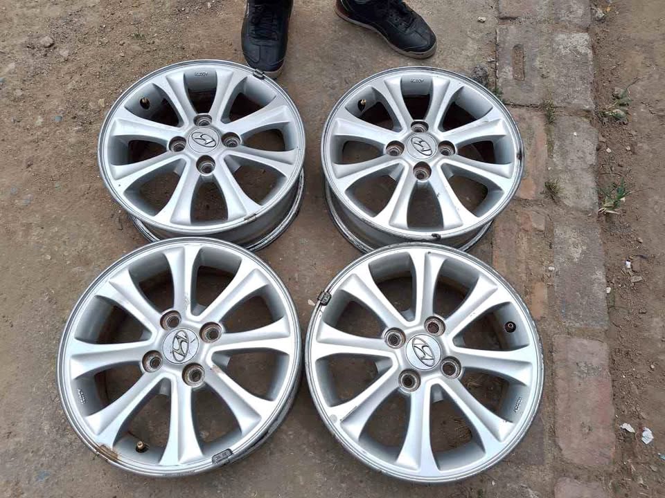 Four Hyundai i10 14 inch mag wheels for sell - Private Seller