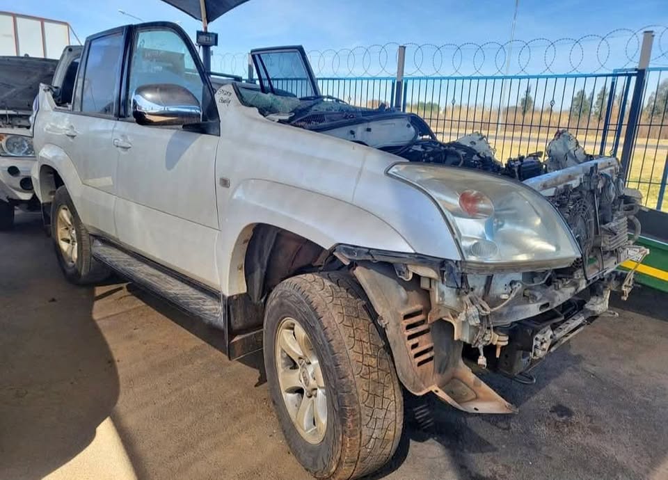 2003-2006 TOYOTA PRADO 4.0 V6 STRIPPING FOR SPARES/PARTS