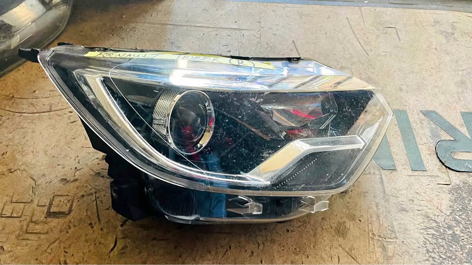 Renault Triber headlight