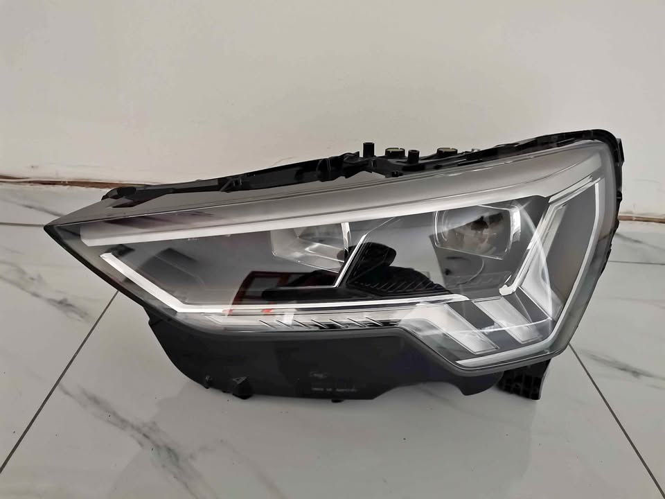 Audi Q3 xenon headlight left side 2021-2023 - Private Seller Audi Q3 xenon headlight left side 2021-2023 - Private Seller