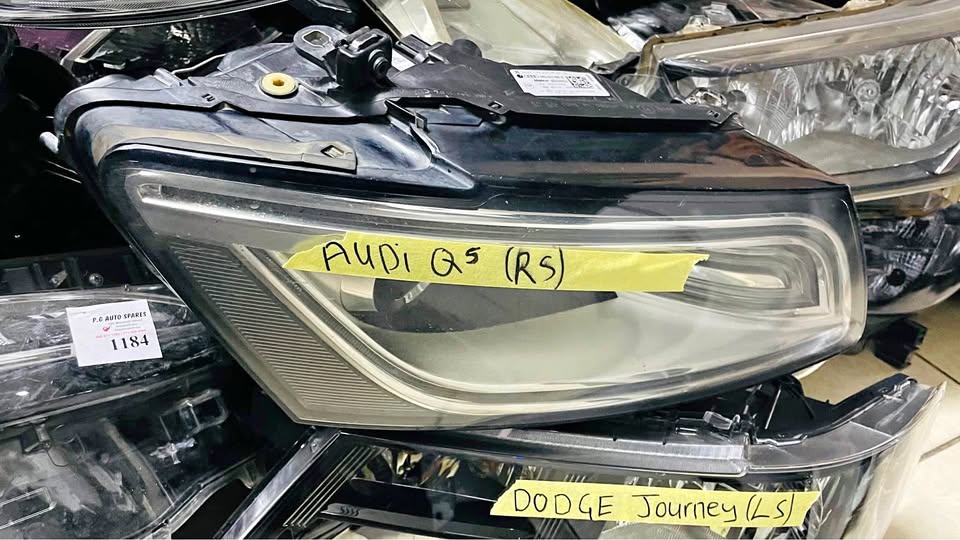 Audi Q5 headlight - Private Seller Audi Q5 headlight - Private Seller