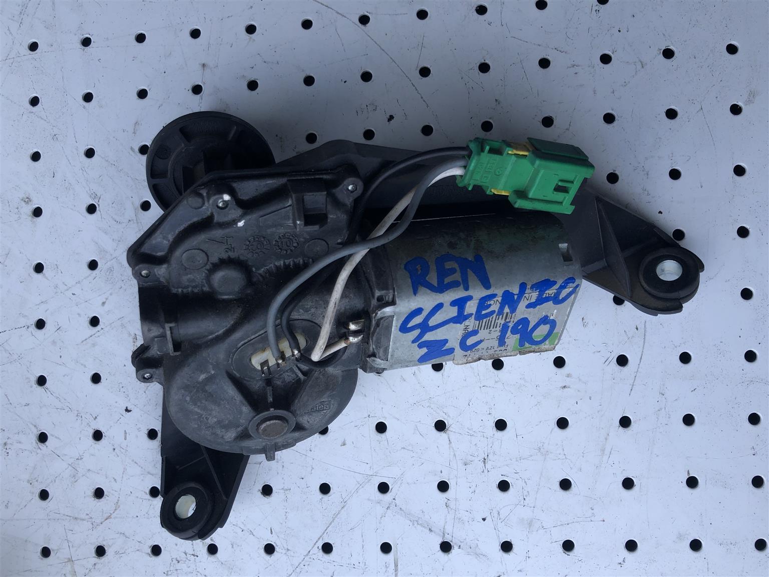 RENAULT SCENIC WIPER MOTOR (ZC190) - Private Seller RENAULT SCENIC WIPER MOTOR (ZC190) - Private Seller