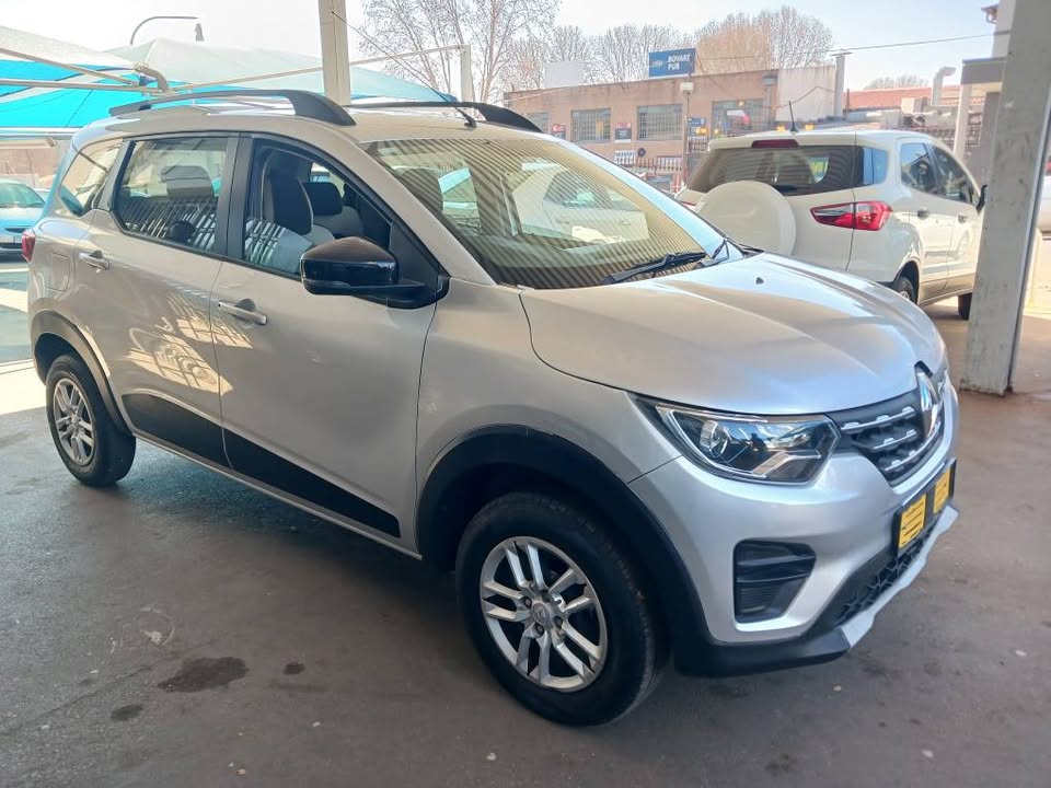 2024 RENAULT TRIBER 1.0 7SEATER  Transmission: Manual  Mileage: 26000km Fueltype: Petrol  Silver