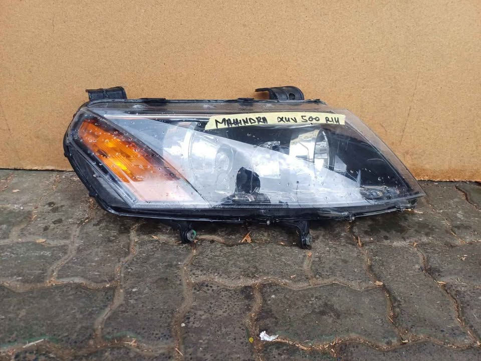Mahindra XUV 500 Right Side Headlight - Private Seller Mahindra XUV 500 Right Side Headlight - Private Seller
