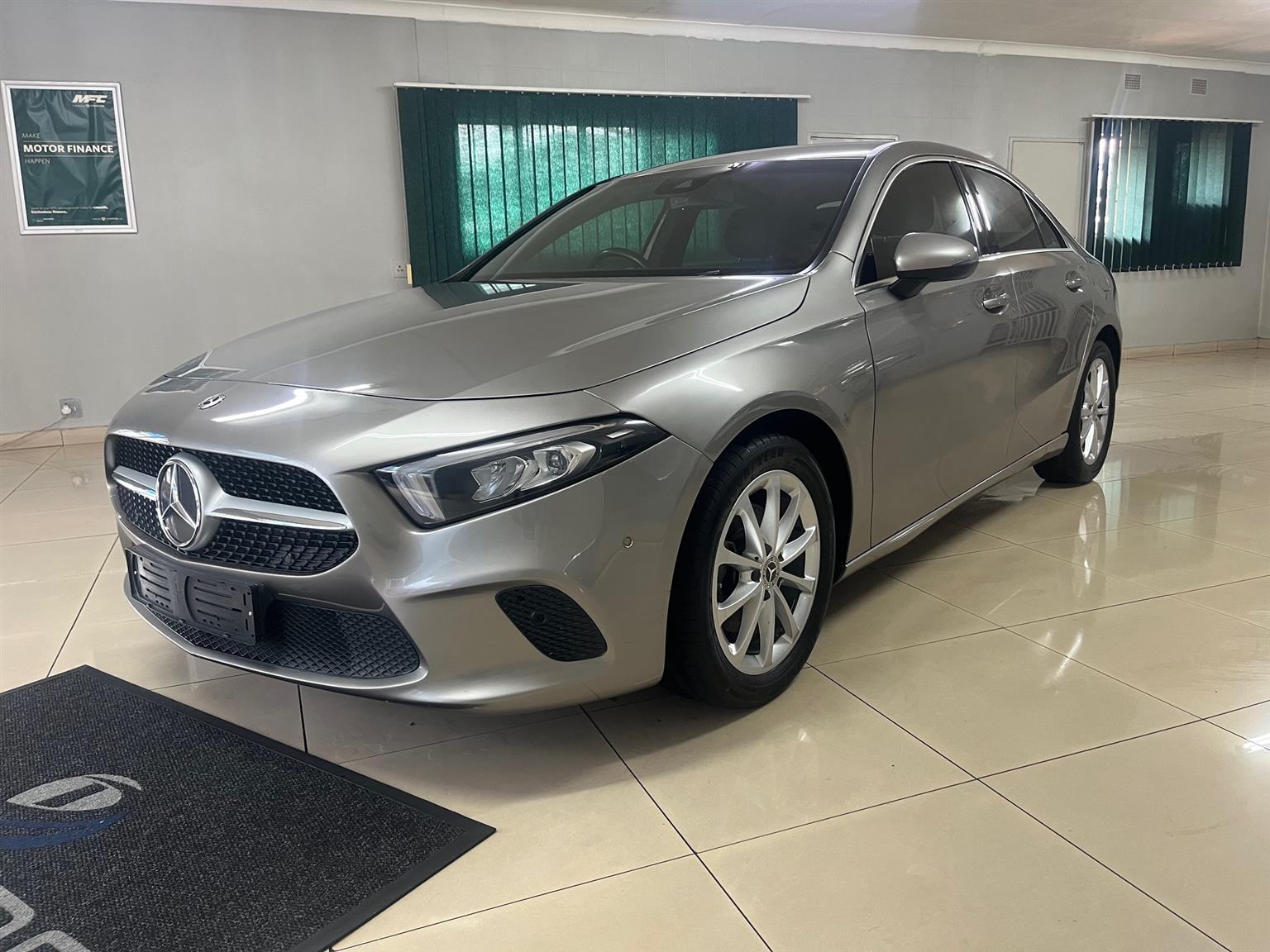 MERCEDES BENZ A200 AT SEDAN