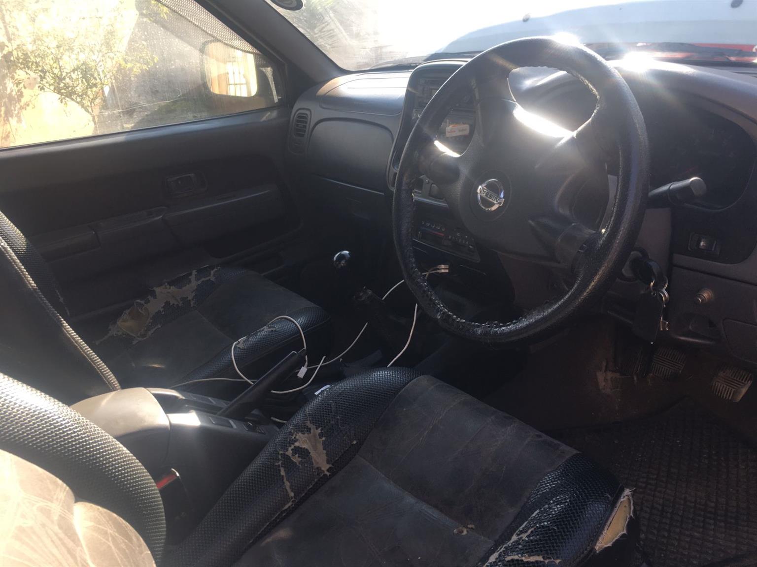 Nissan Hardbody Club Cab 3.3 V3 for sale 60k.