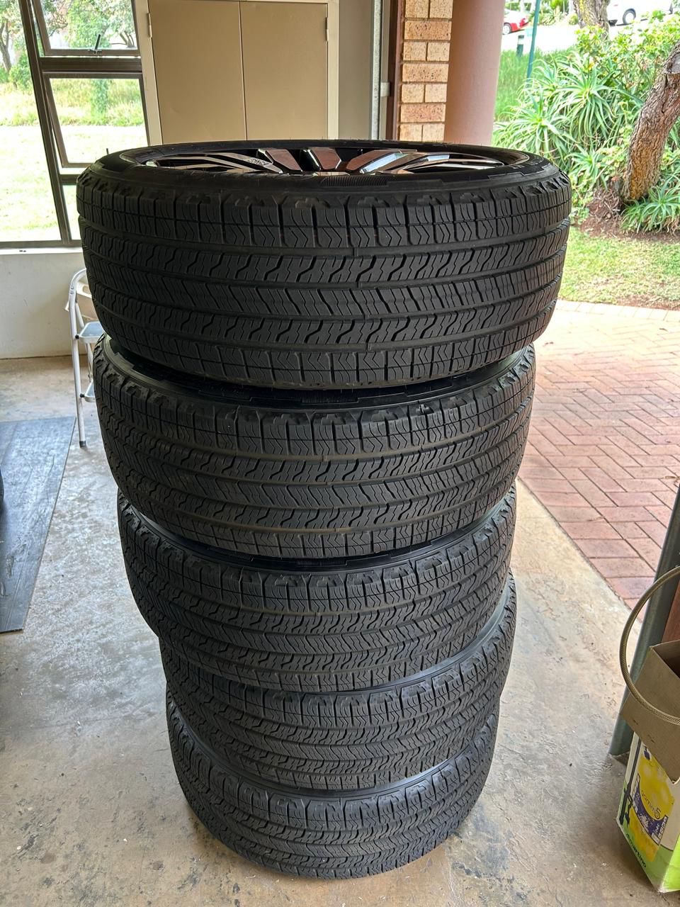 VW Amarok II Aventura 21” Varberg rims with tyres Goodyear Wrangler Territory HT - Private Seller