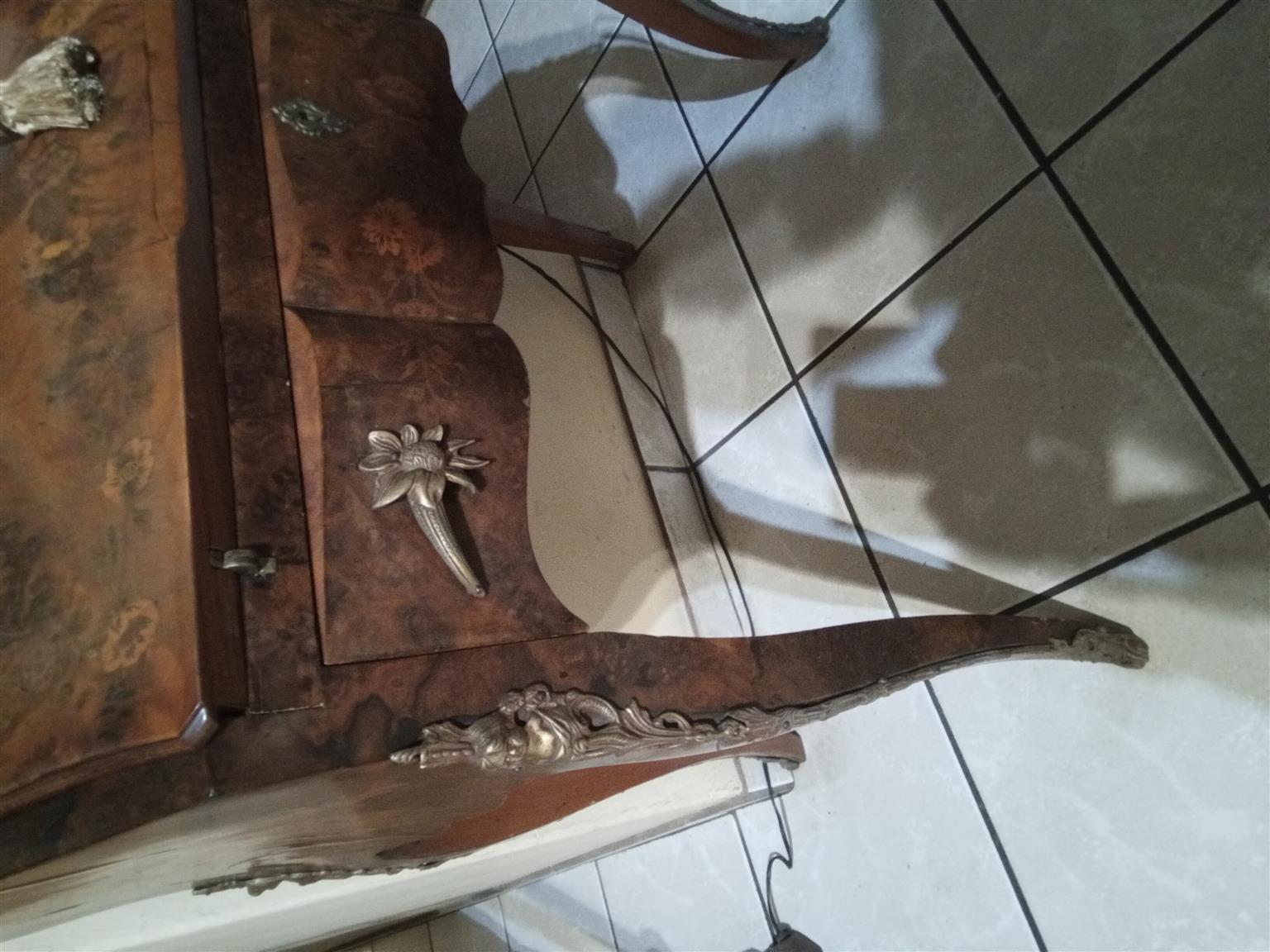 Vinisian  writing  desc Vinisian  writing  desc