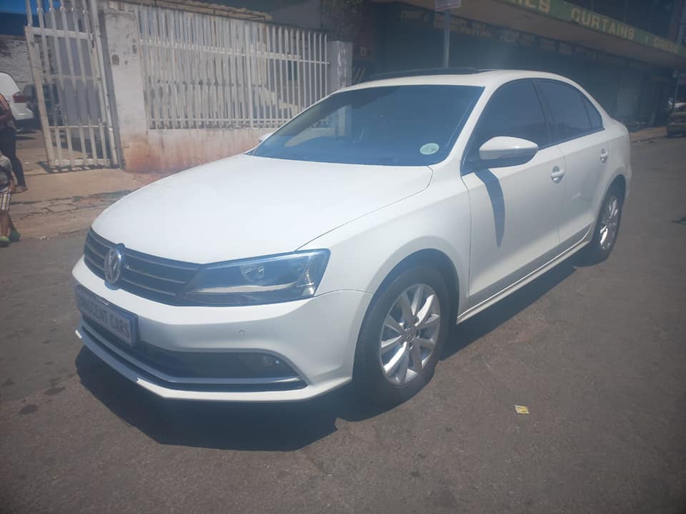 2015 VW JETTA 7 TSI BLUEMOTION SEDAN, 1.4 ENGINE, WHITE COLOUR
