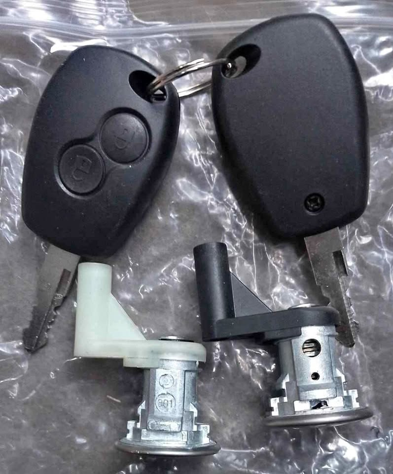 Renault Sandero Mk1 door barrels and keys - Private Seller Renault Sandero Mk1 door barrels and keys - Private Seller