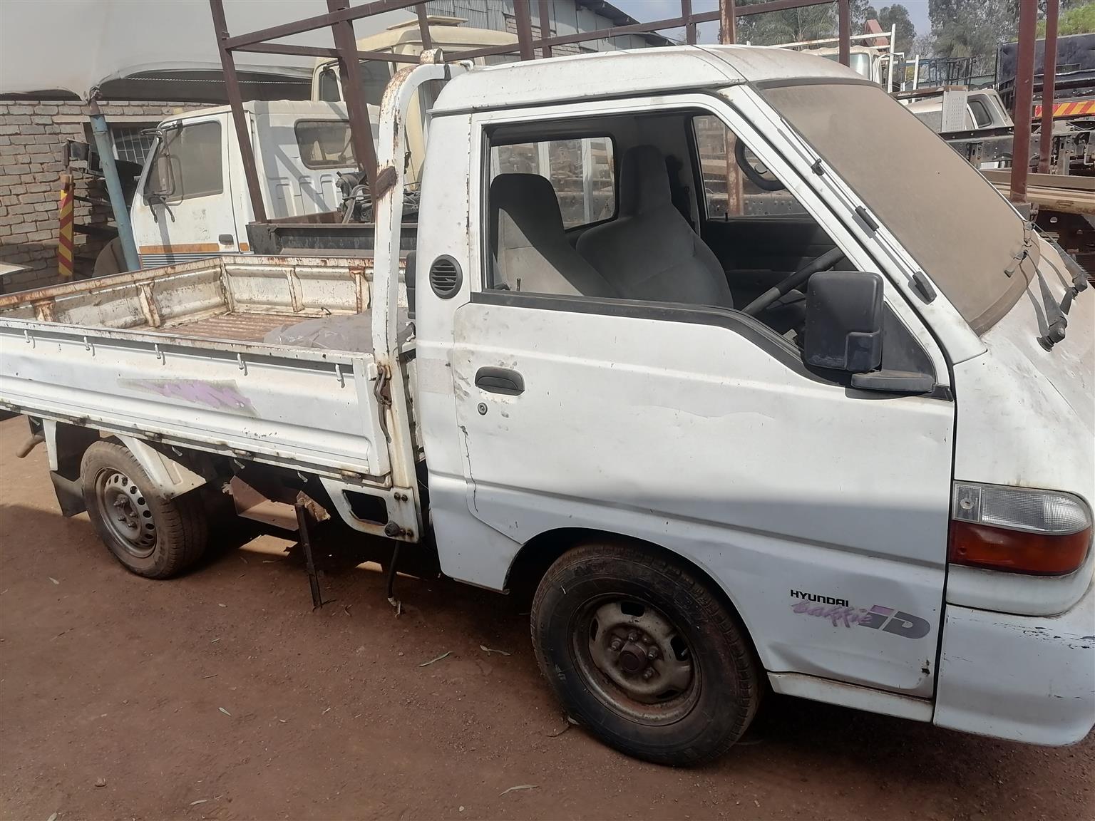 Hyndai h 100 old shape stripping for spares - Private Seller