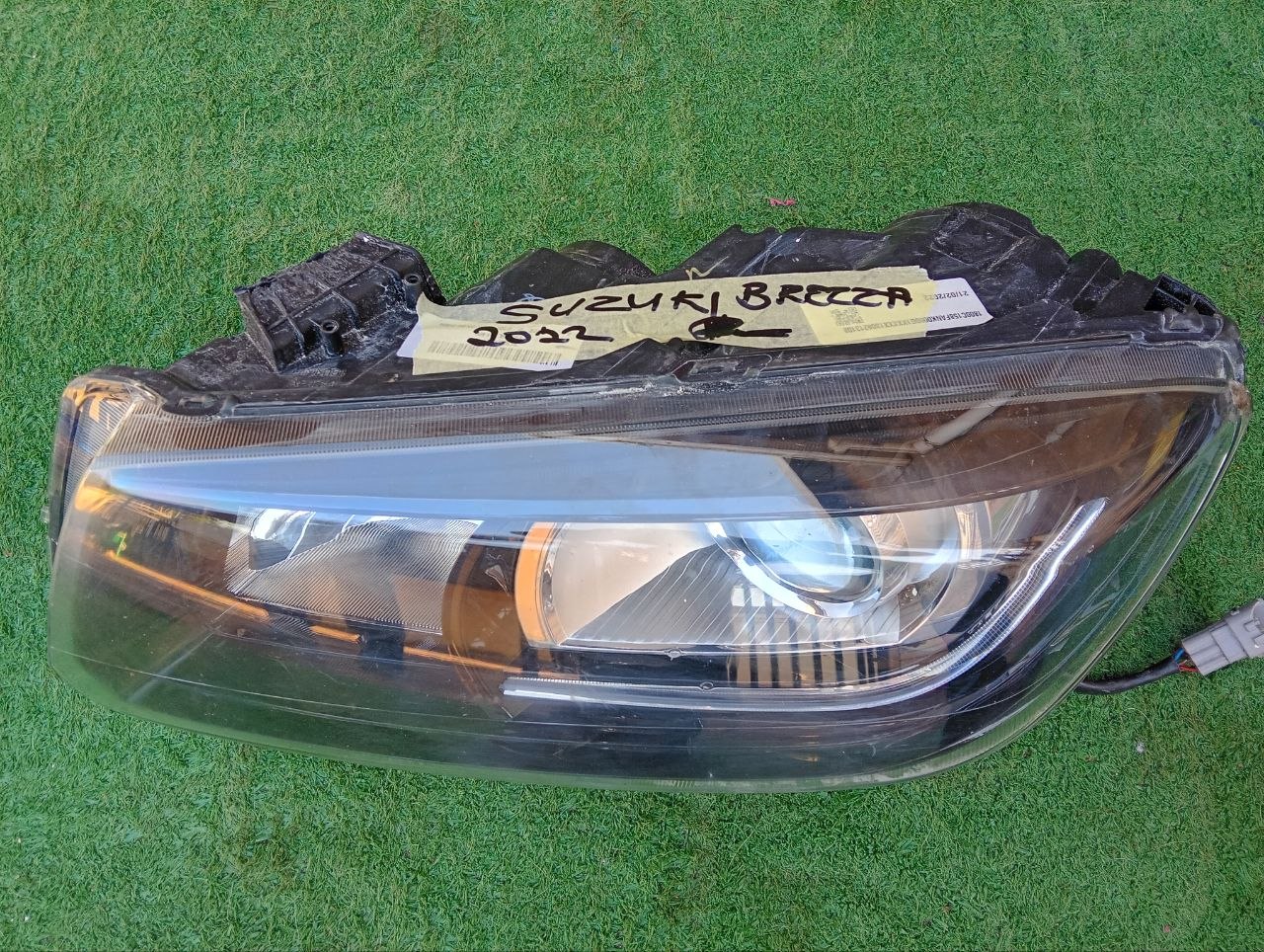 2022 Suzuki Brezza xenon Headlight Left - Private Seller 2022 Suzuki Brezza xenon Headlight Left - Private Seller