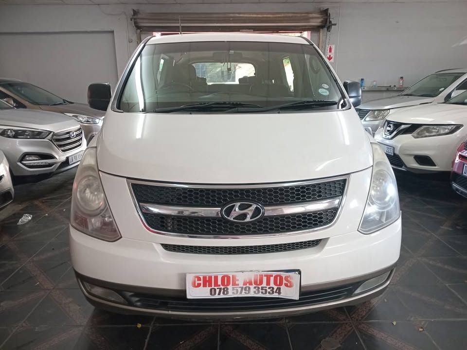 2013 Hyundai H1 2.4 Petrol manual white color Reverse Camera Leather Seat 115000km