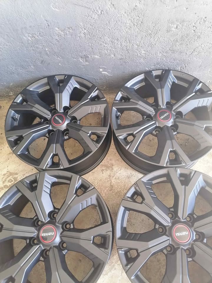 Isuzu DMX 18inch Mag (WITH WHEEL CAPS)