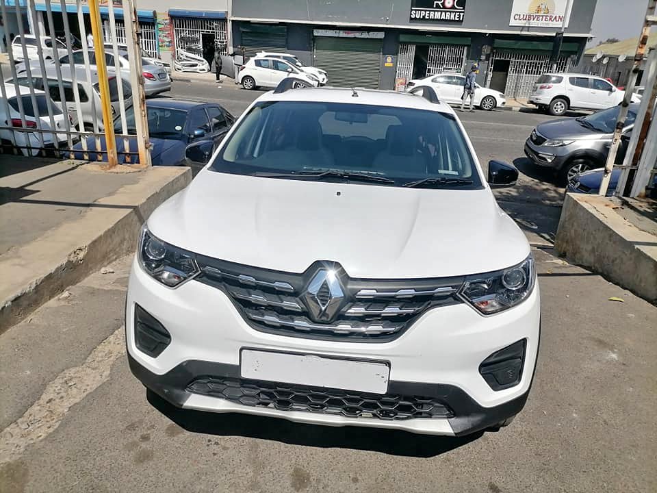 2022 Renault Triber 1.0 Dynamic Seven seater with a Service book