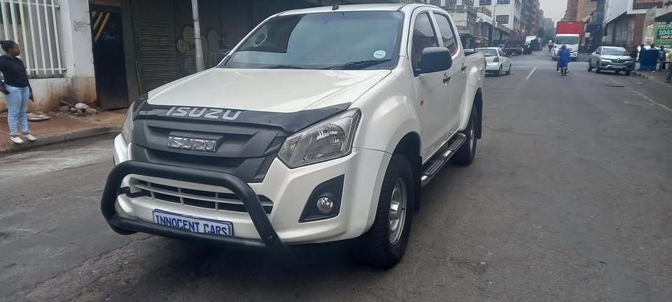 USED 2017 ISUZU KB 250 DIESEL, MANUAL, WHITE COLOUR, DOUBLE CAB, MILEAGE 20000KM