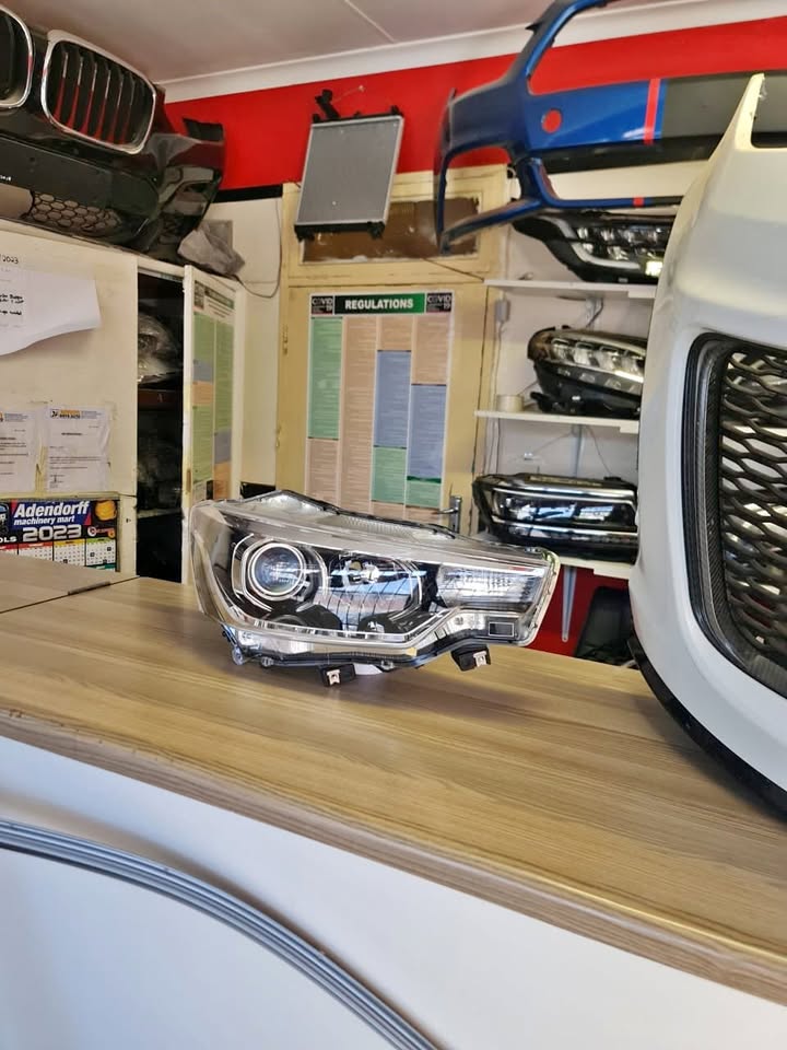 2022 SUZUKI ERTIGA HEADLIGHT RIGHT FOR SALE IN A GOOD CONDITION - Private Seller 2022 SUZUKI ERTIGA HEADLIGHT RIGHT FOR SALE IN A GOOD CONDITION - Private Seller