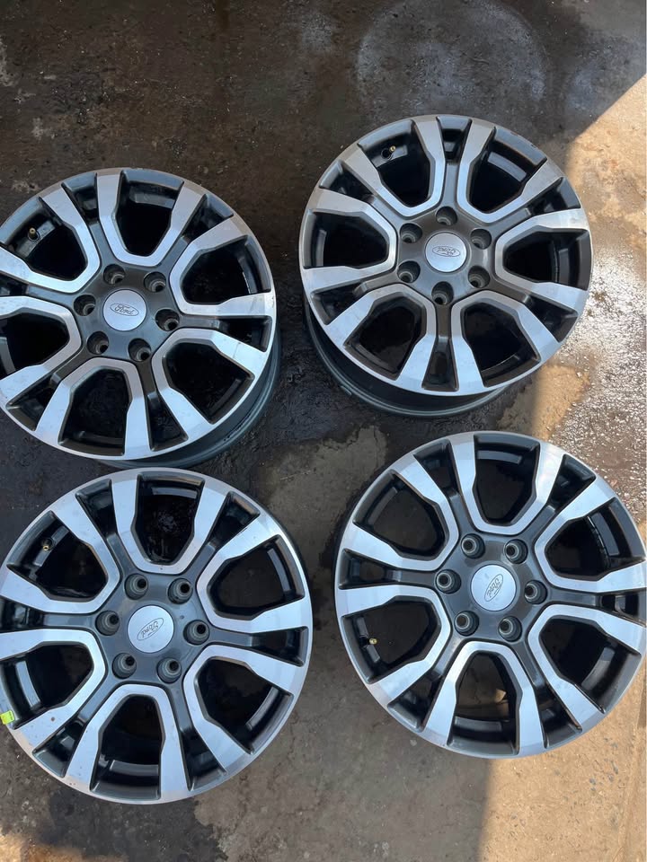 Ford Ranger Wildtrack 18” Mag Rims (With Wheel Caps) - Private Seller Ford Ranger Wildtrack 18” Mag Rims (With Wheel Caps) - Private Seller