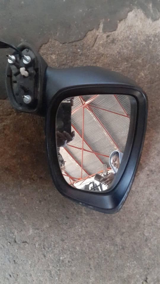 2015 MAZDA CX5 RIGHT SIDE MIRROR - Private Seller 2015 MAZDA CX5 RIGHT SIDE MIRROR - Private Seller