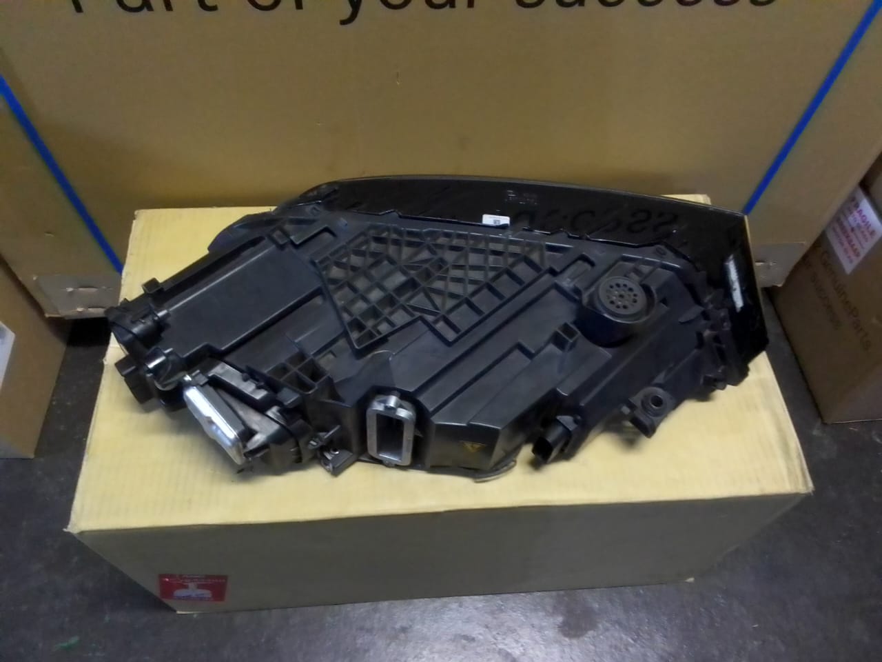 (2016-2020) AUDI Q7 RHS LED XENON HEADLIGHT FOR SALE - Private Seller (2016-2020) AUDI Q7 RHS LED XENON HEADLIGHT FOR SALE - Private Seller