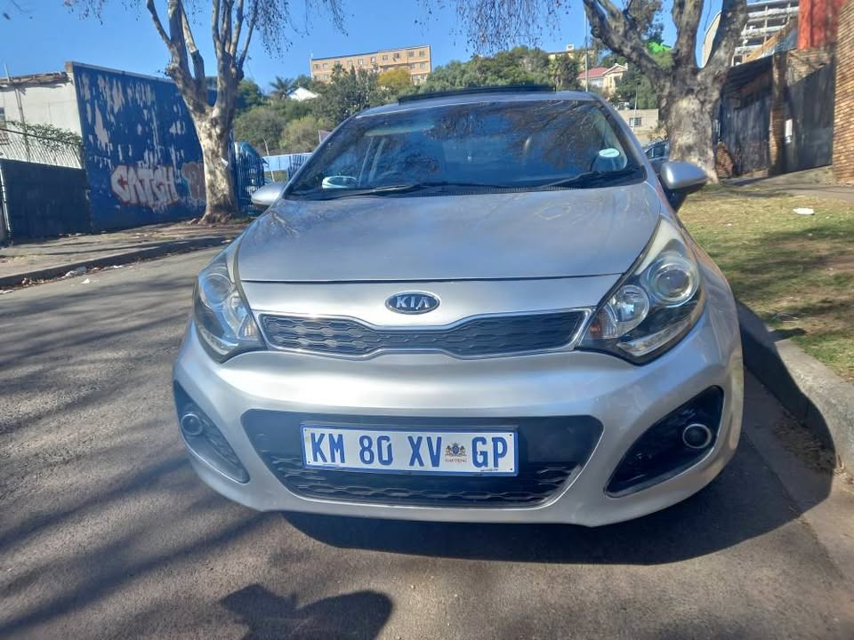 2013 Kia Rio Hatchback 1.4 Tec, Leather seat, Sunroof Spere key, Manual, Silver, 37000kms 2013 Kia Rio Hatchback 1.4 Tec, Leather seat, Sunroof Spere key, Manual, Silver, 37000kms