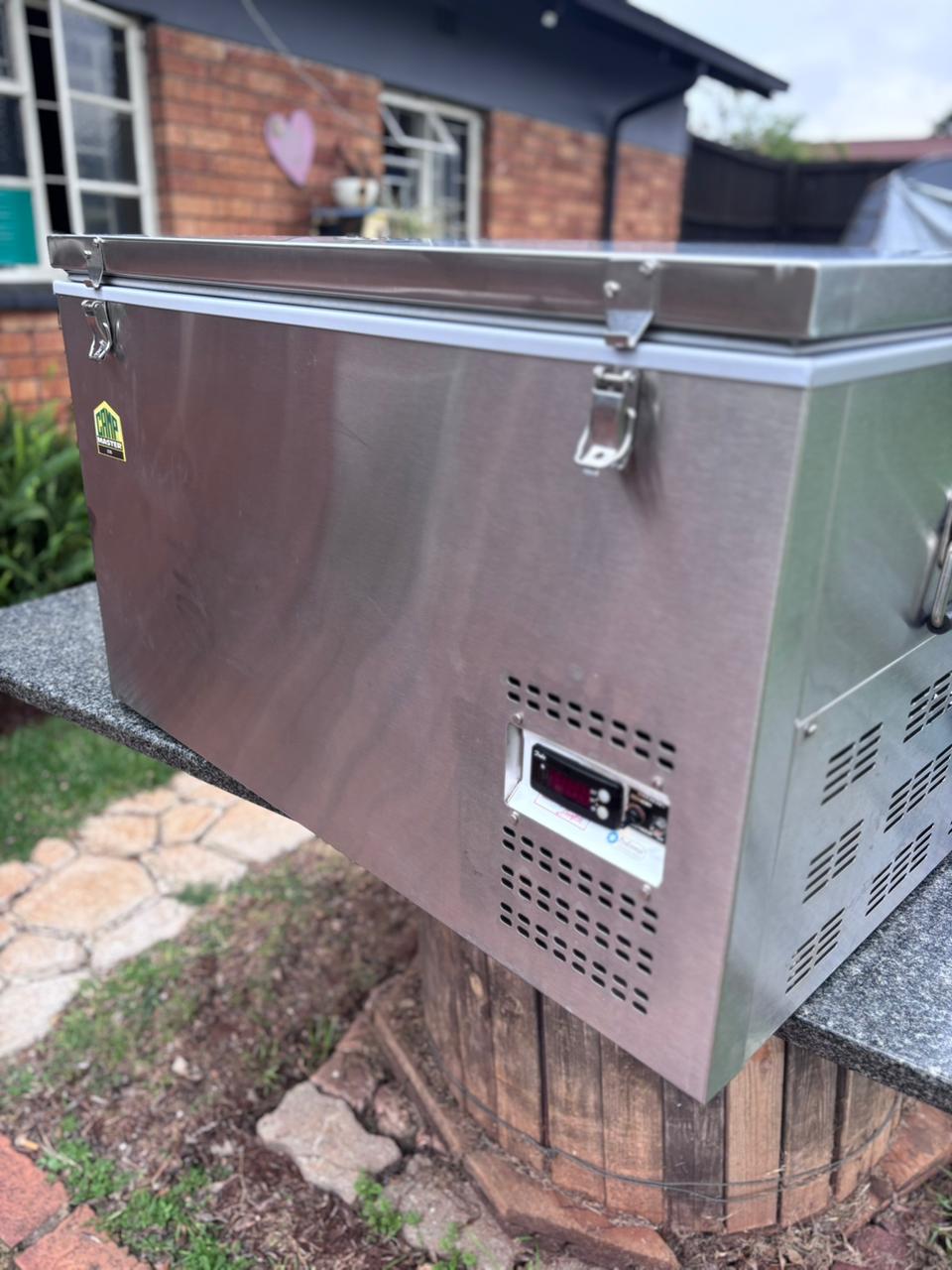 90L Campmaster camping fridge freezer | Junk Mail Marketplace