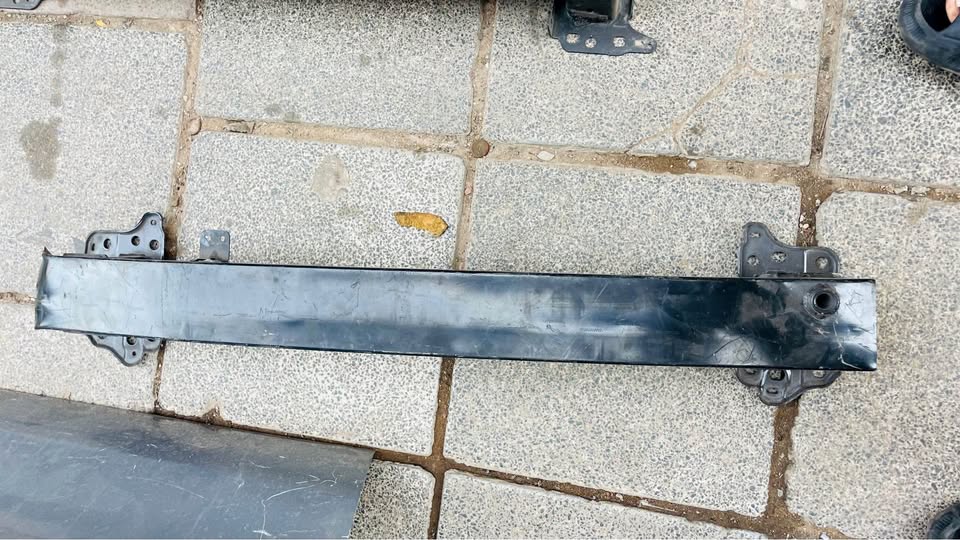 Hyundai Elantra bumper stiffener 2016 - Private Seller Hyundai Elantra bumper stiffener 2016 - Private Seller