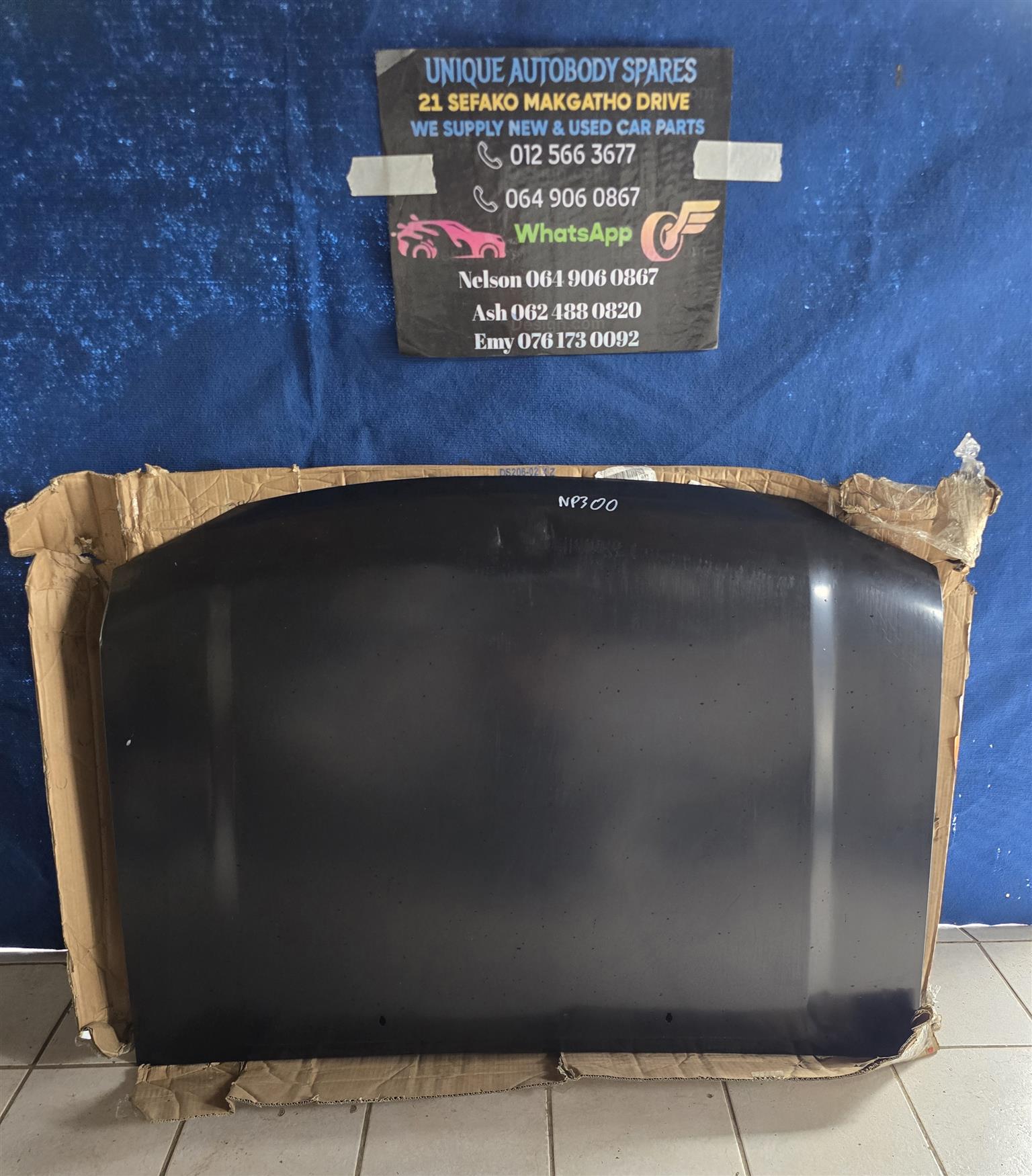 Nissan NP 300 Bonnet With and without scoop
