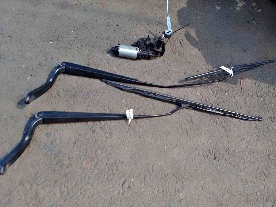2005 ford fiesta wiper arms and back motor - Private Seller 2005 ford fiesta wiper arms and back motor - Private Seller