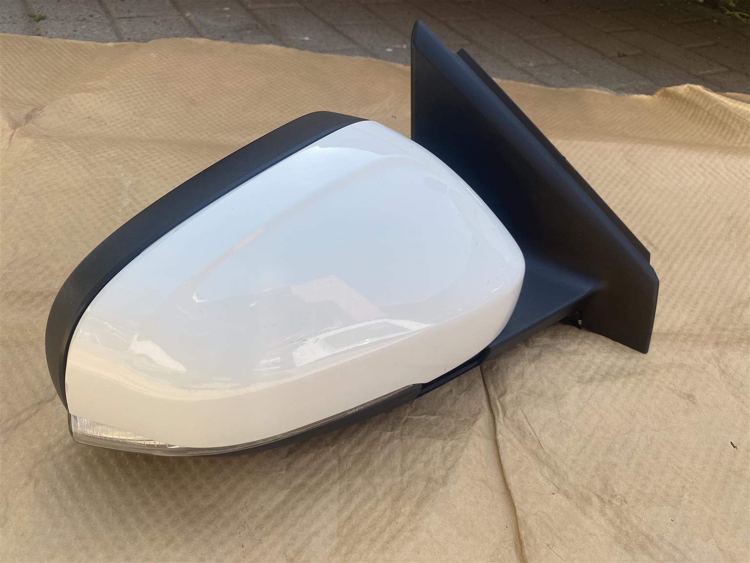 2017 VOLVO V40 ELECTRONIC AUTO-FOLD DOOR MIRROR RIGHT SIDE FOR SALE - Private Seller 2017 VOLVO V40 ELECTRONIC AUTO-FOLD DOOR MIRROR RIGHT SIDE FOR SALE - Private Seller