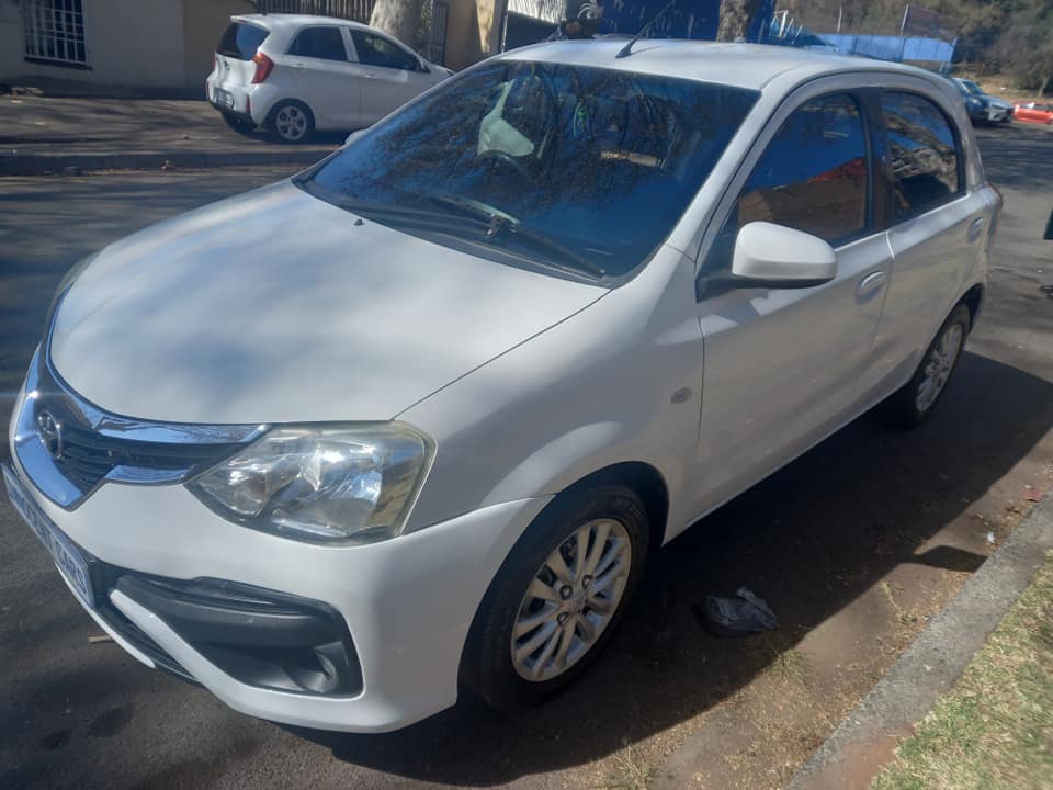 2018 TOYOTA ETIOS 1.5 ENGINE PETROL, MANUAL, WHITE COLOR