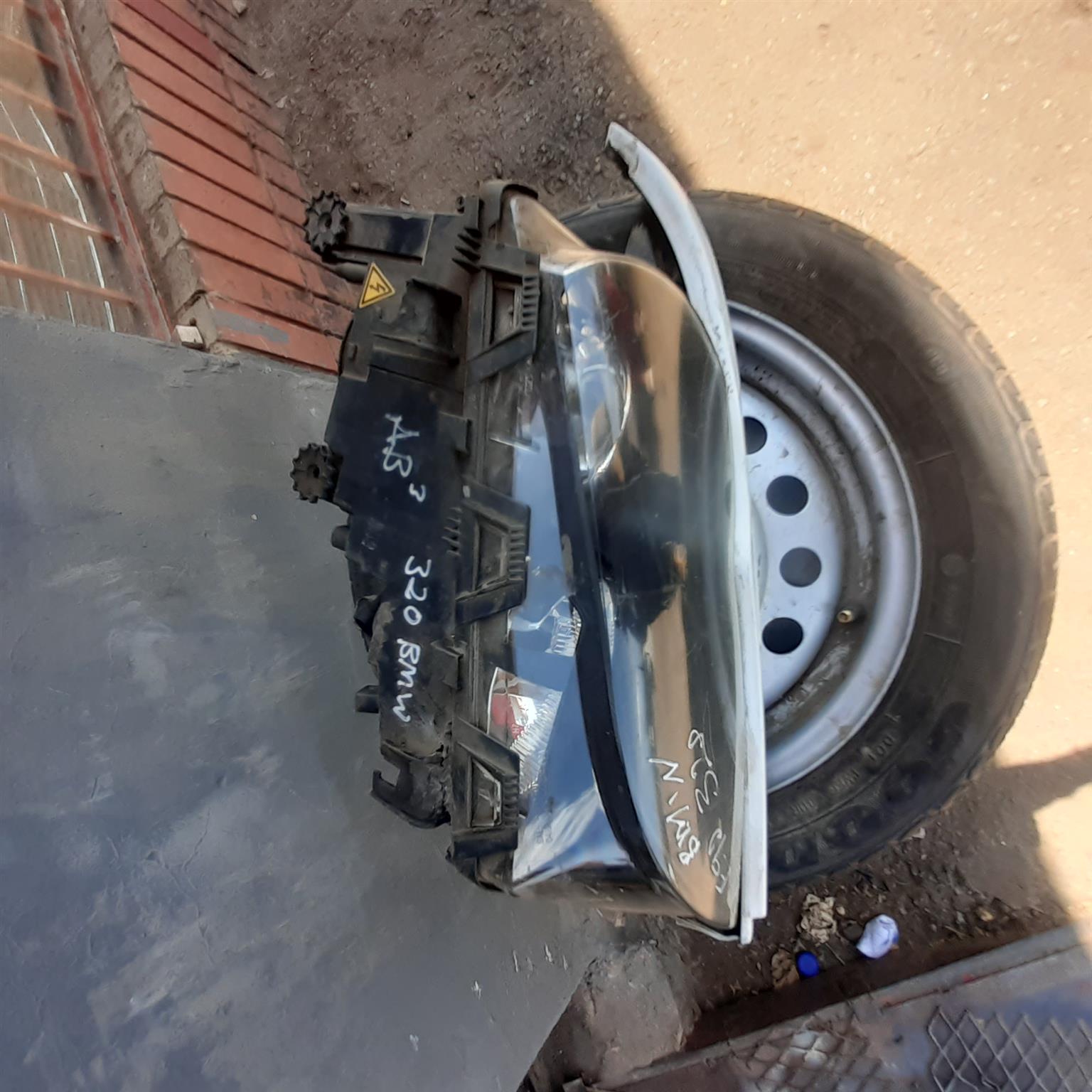BMW 320D LEFT HEADLIGHT FOR SALE DELIVERY AVAILABLE COUNTRY WIDE - Private Seller BMW 320D LEFT HEADLIGHT FOR SALE DELIVERY AVAILABLE COUNTRY WIDE - Private Seller