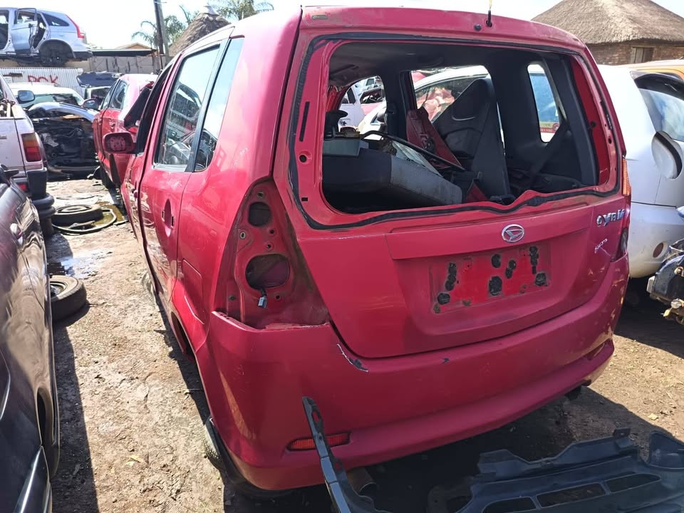 Daihatsu yrv stripping for spares - Private Seller