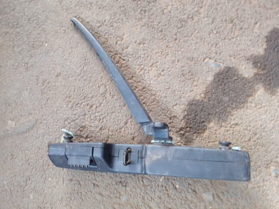 2005 up Hyundai Tucson back wiper arm - Private Seller 2005 up Hyundai Tucson back wiper arm - Private Seller