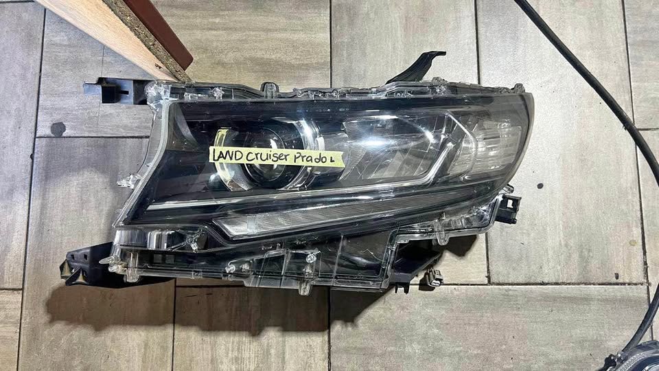 Toyota Land Cruiser Prado LED HEADLIGHT 2018/23 - Private Seller Toyota Land Cruiser Prado LED HEADLIGHT 2018/23 - Private Seller
