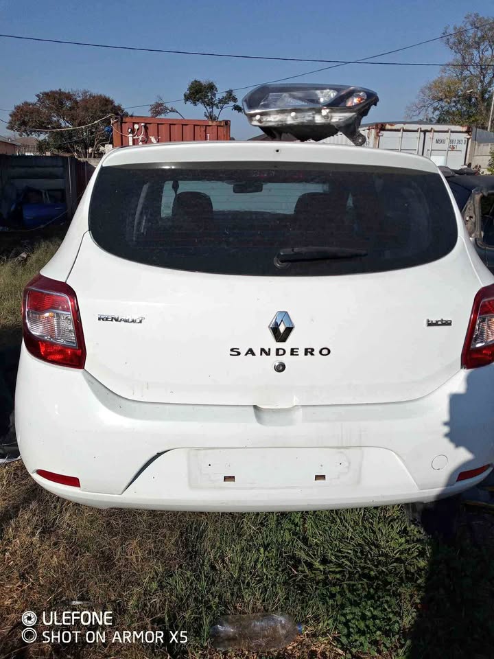 Renault Sandero 900T stripping for parts