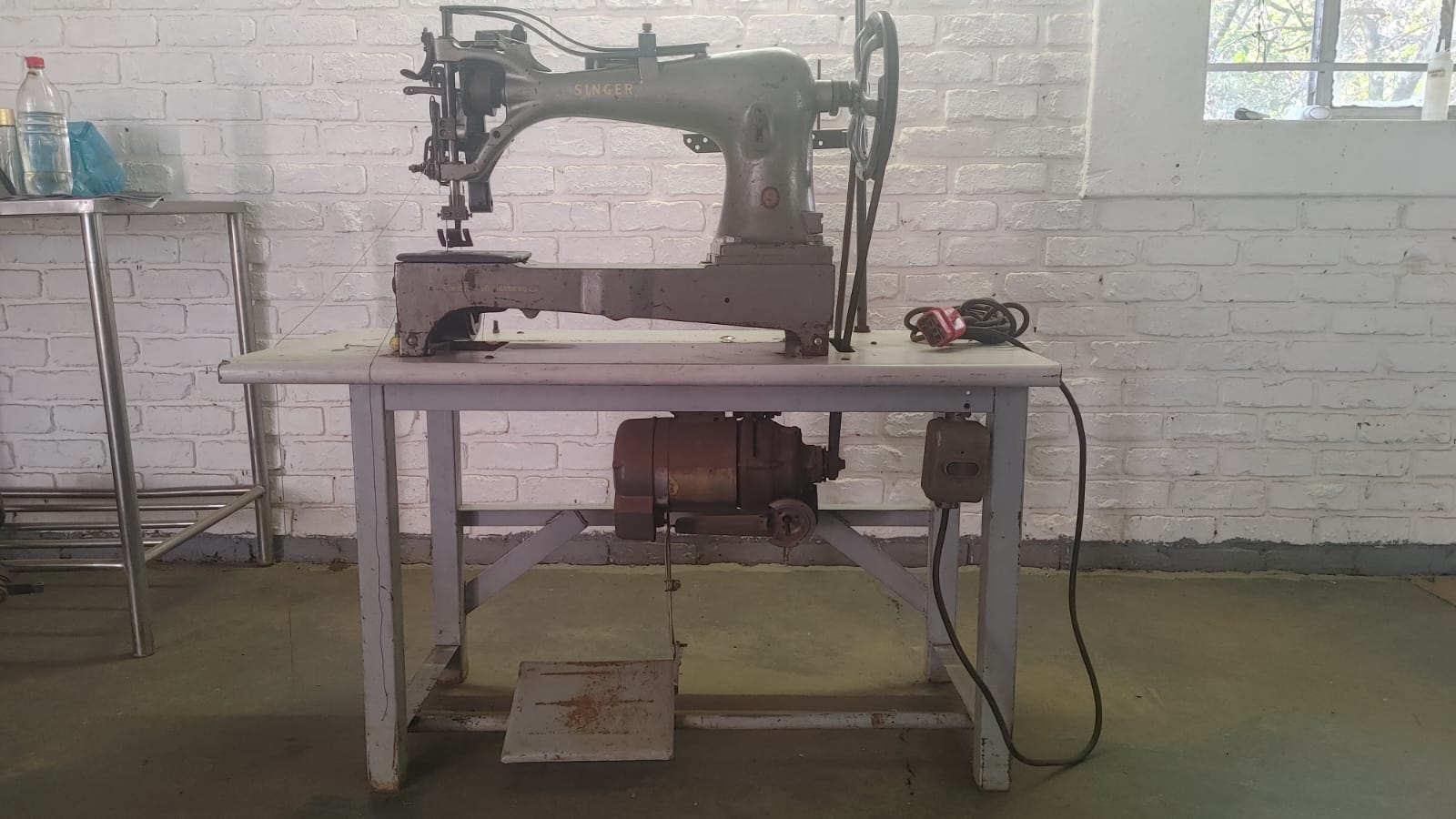 Singer Sewing Machine Vintage Heavy Duty class 7 | Junk Mail Marketplace
