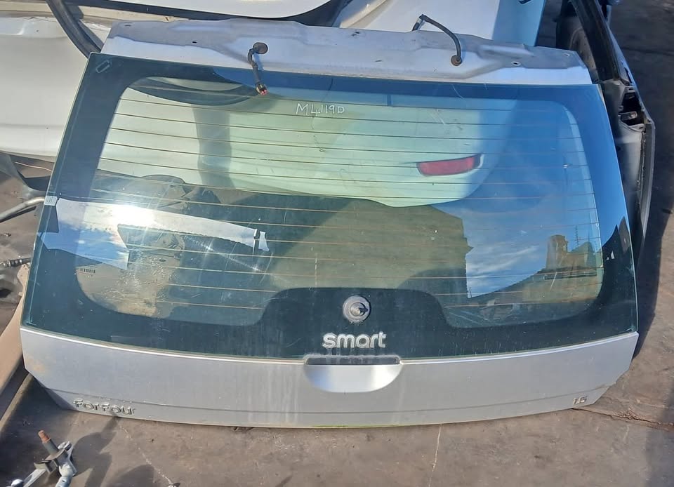 SMART TAILGATE FOR SALE - Private Seller SMART TAILGATE FOR SALE - Private Seller